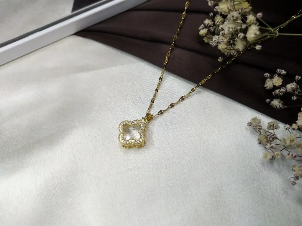 Prats Gilded Clover Pendant