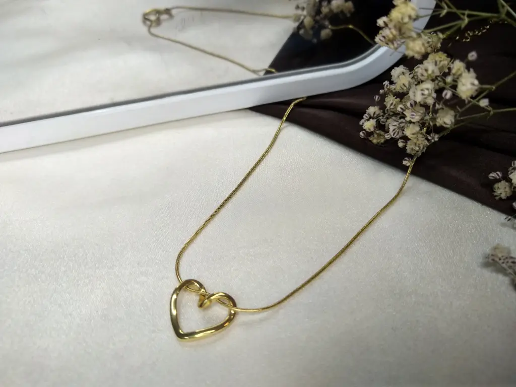 Prats Open Heart Pendant