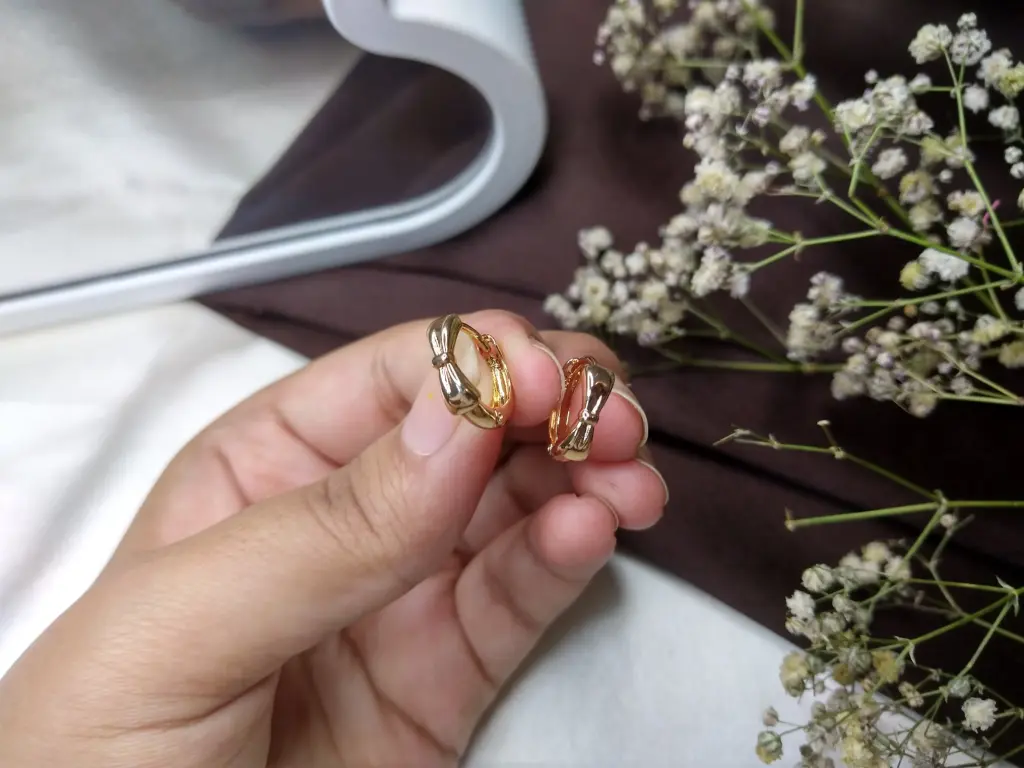 Golden Ribbon Hoops