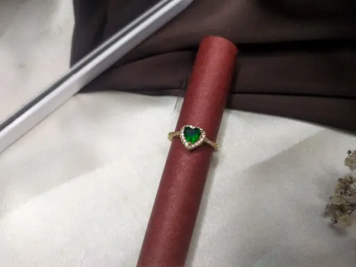 Prats Emerald Heart Ring