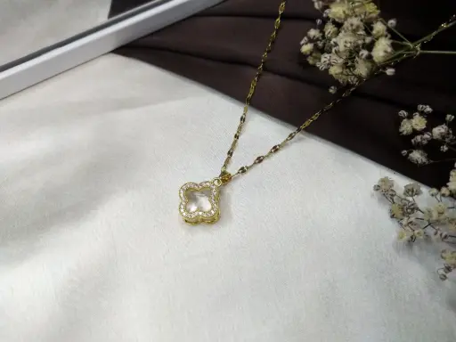 Prats Gilded Clover Pendant
