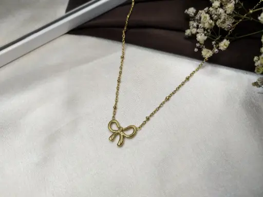 Prats Dainty Ribbon Pendant
